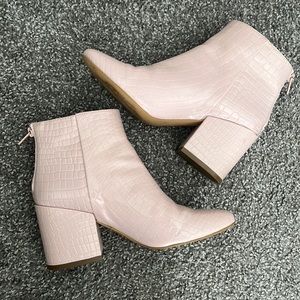 Light pink Katy Perry boots! Size 6. Light wear on the back of the right boot.